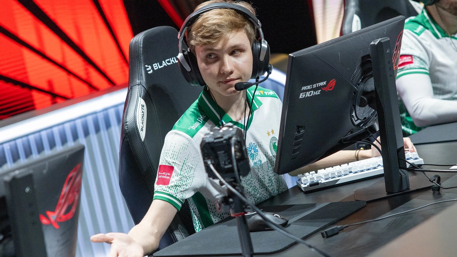 m0NESY (Falcons, G2)